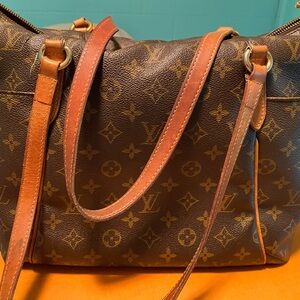 Louis Vuitton Brown Monogram Shoulder Bag
****authentic******
